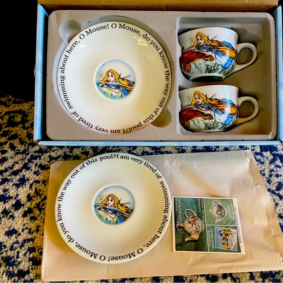 BRAND NEW IN BOX Paul Cardew Alice in Wonderland Two Cup and Saucer Set - Picture 1 of 5